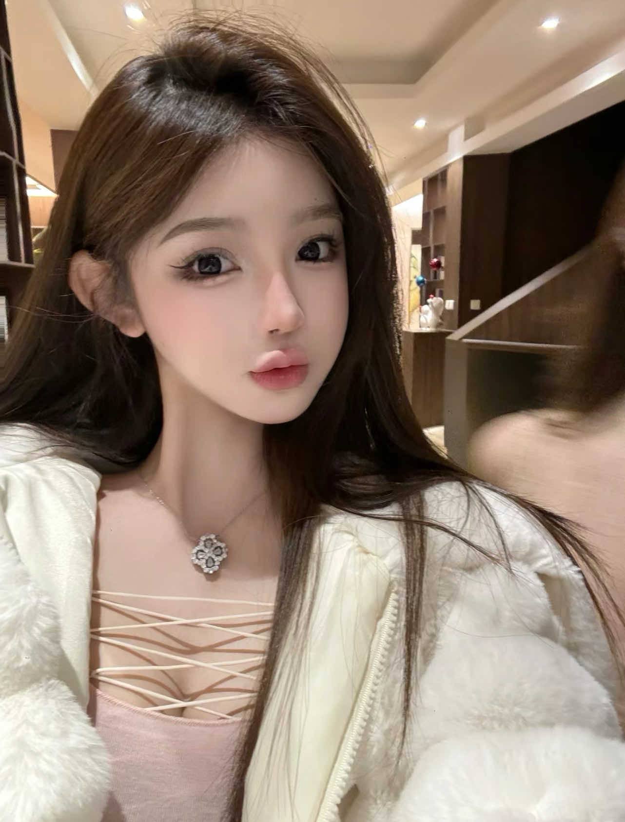 高端大圈品茶服务茶艺师温杯准备